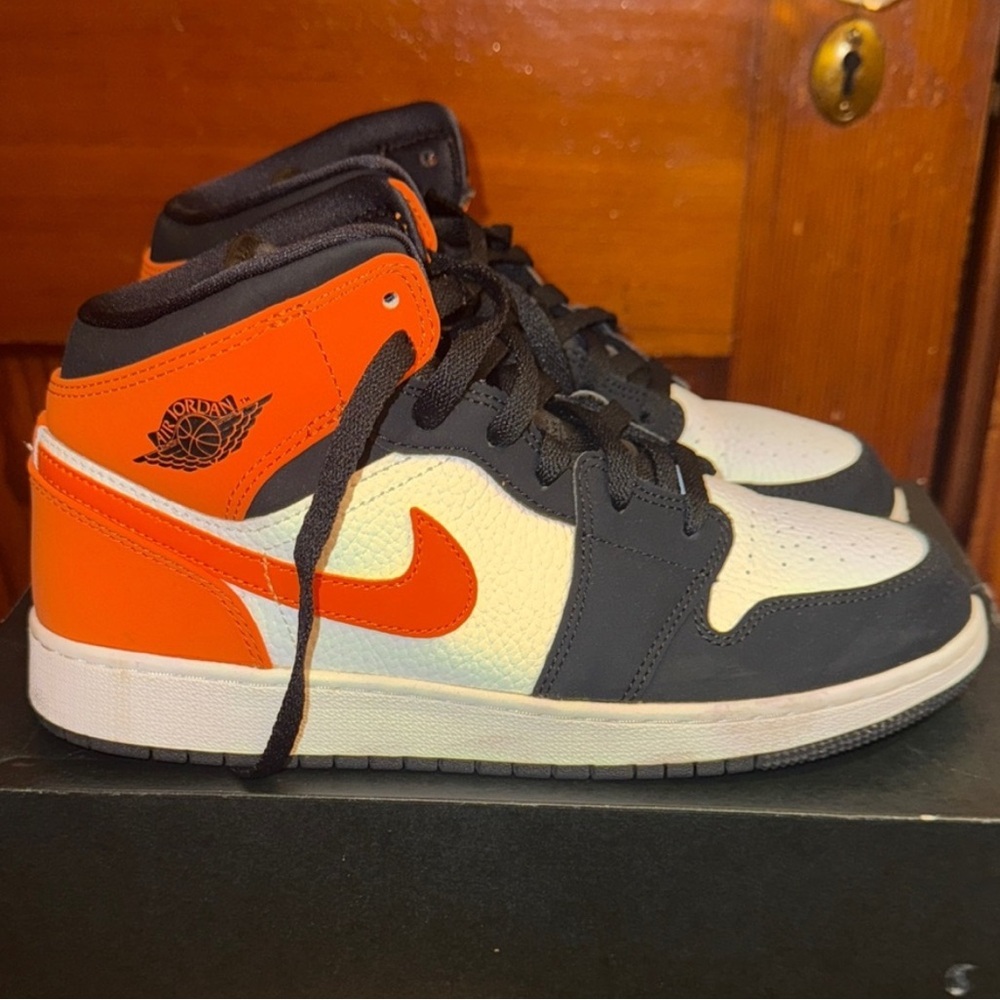 Air Jordan 1 Mid (GS) – Size 7Y – Black / Starfish / White – Worn Once